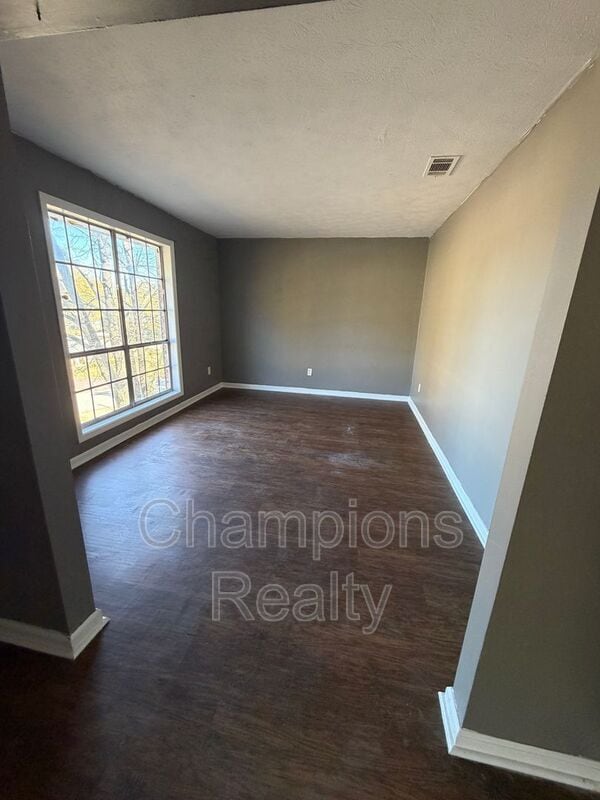 Building Photo - 11 Clausen Dr