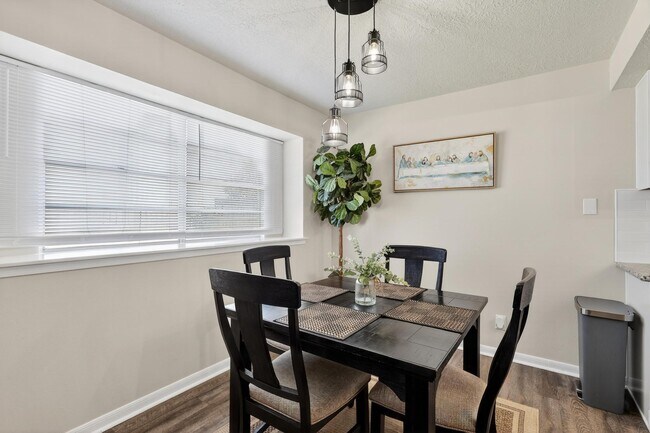 Building Photo - 9514 Marblemount Dr