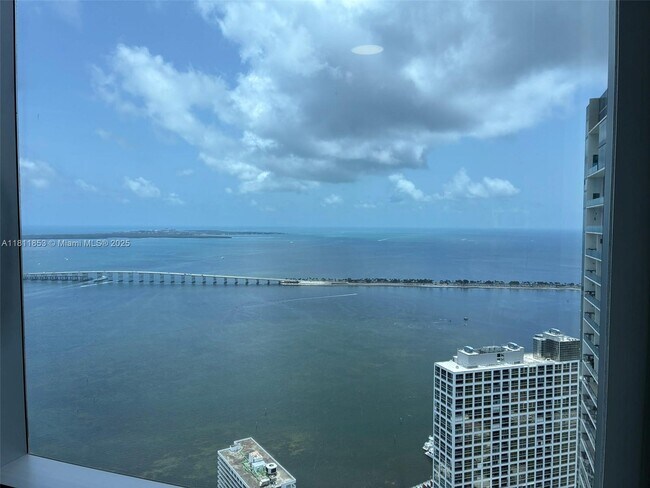 Building Photo - 1425 Brickell Ave
