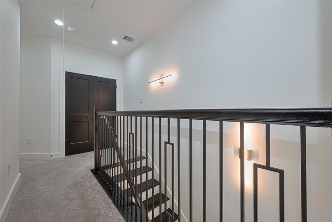 Building Photo - 7918 Parnell St
