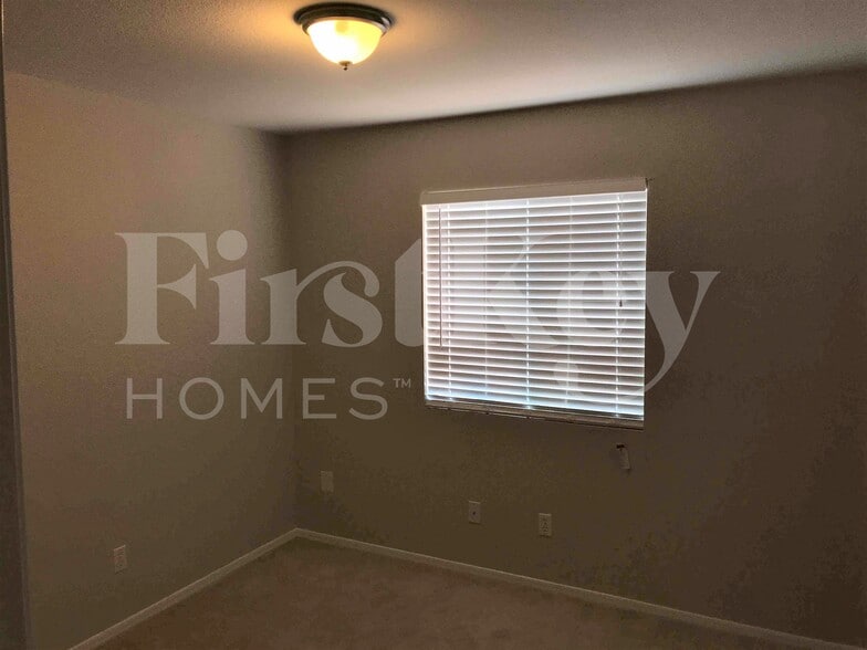 Building Photo - 3313 N 85th Ln