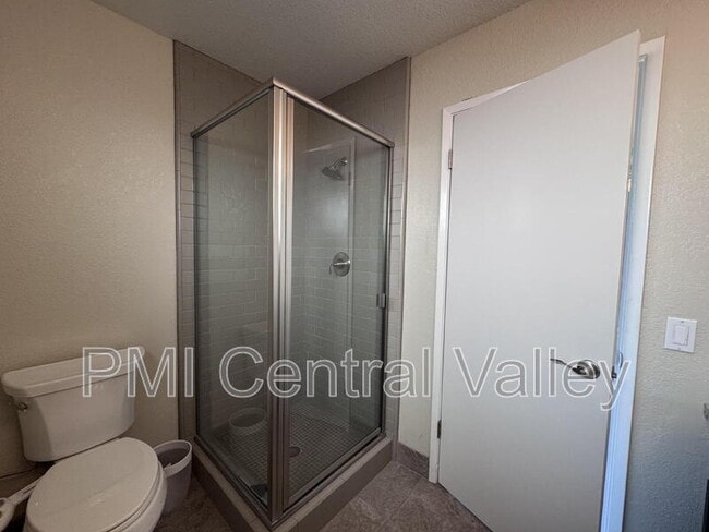 Building Photo - 2104 Graywood Ct