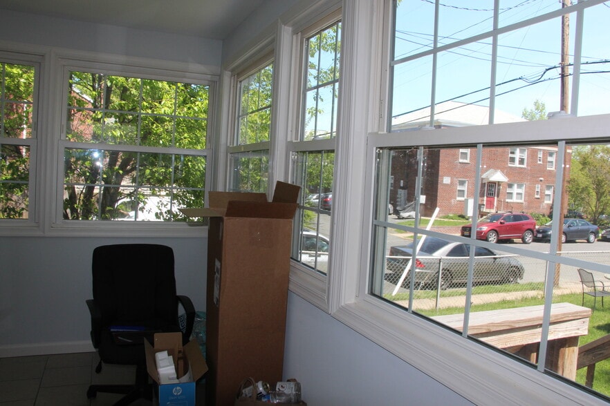 Building Photo - 635 N Nelson St