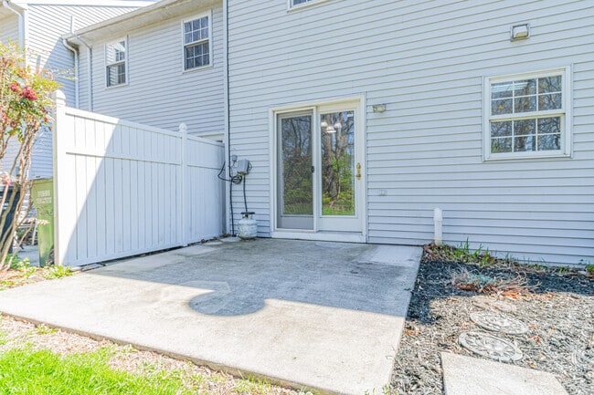 Building Photo - 2256 North Point Dr