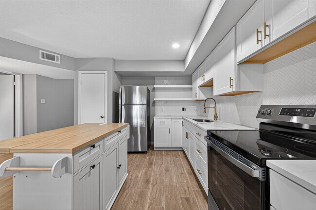 Building Photo - 9231 Baronsmede Dr