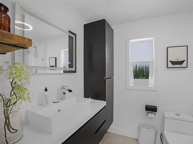 Building Photo - 920 NE 159th St