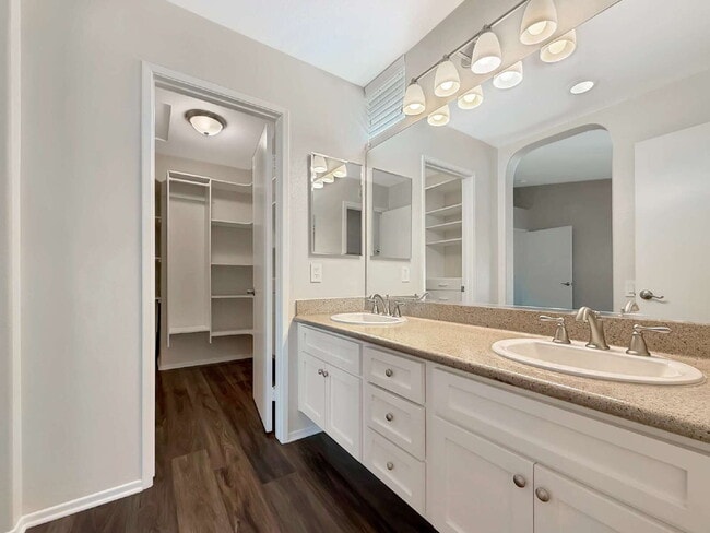 Building Photo - Beautifully Updated End-Unit Townhome in Valencia's Montana Community — No Rear Neighbors!