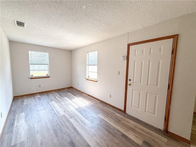 Building Photo - 736 Reynolds Ave
