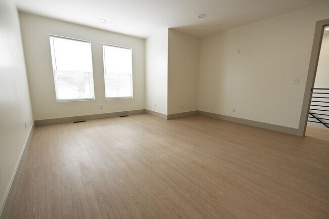 Building Photo - 132 Brushwood Dr