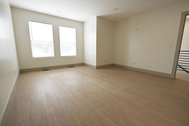 Building Photo - 154 Brushwood Dr