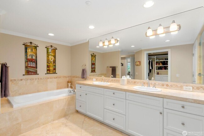Building Photo - Luxury spacious unit with partial downtown view in Magnolia