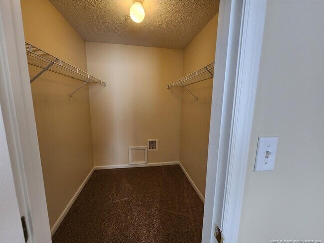 Building Photo - 264 Waterdown Dr