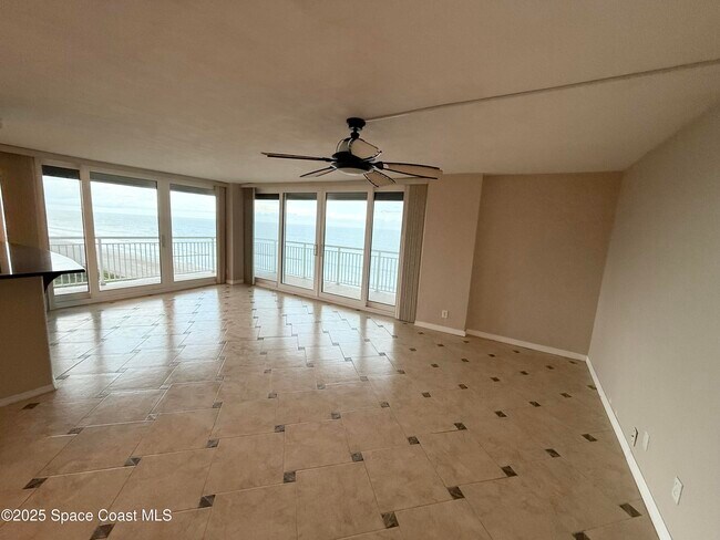 Building Photo - 877 N Hwy A1A