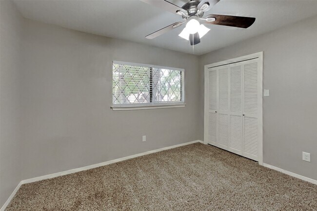 Building Photo - 2507 Brookdale Dr