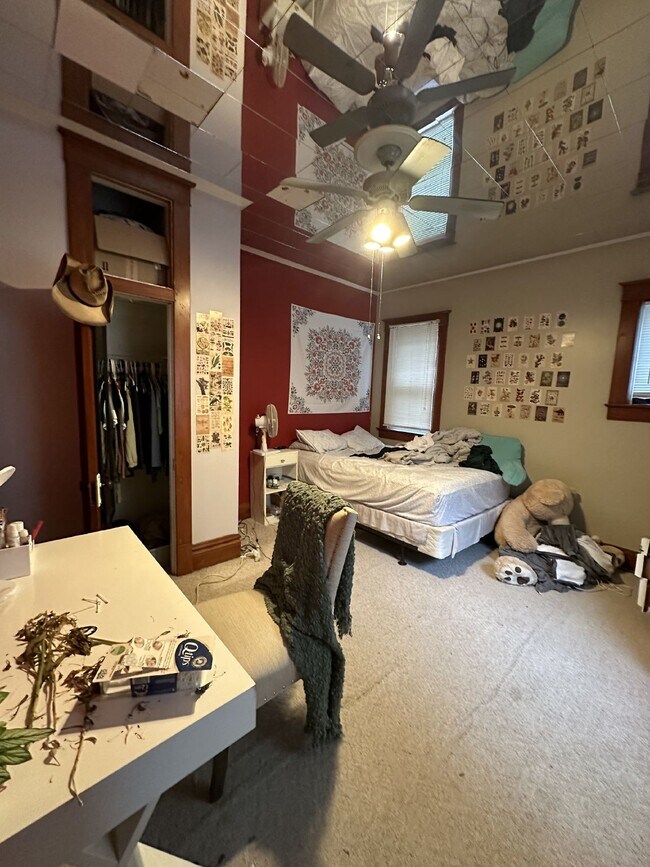 Building Photo - Nice 3 Bed 1 Bath near UWEC! Available Jun...
