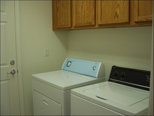 Building Photo - 2367 River Rock Dr