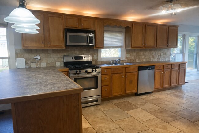 Building Photo - 832 S Bois D Arc Ave