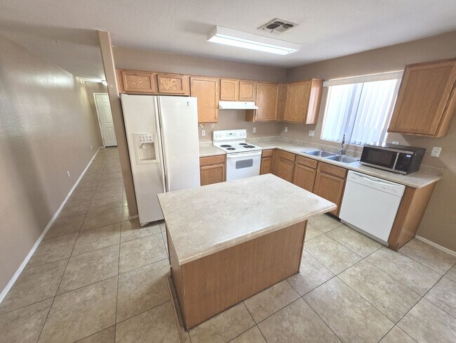 Building Photo - San Tan Heights