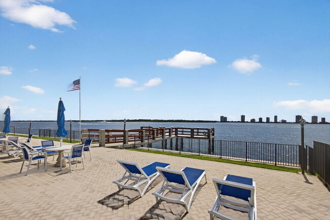 Building Photo - 105 Paradise Harbour Blvd