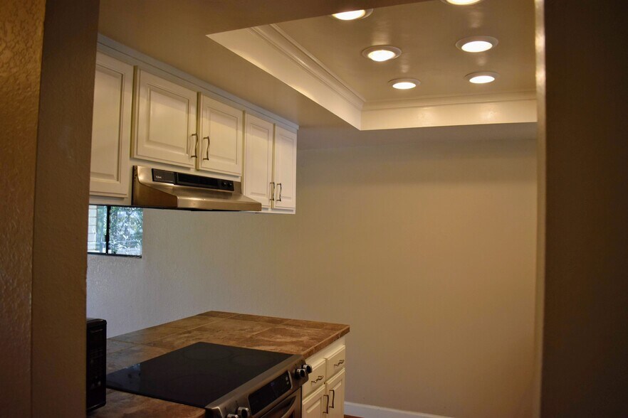 Building Photo - 3290 Rockview Pl