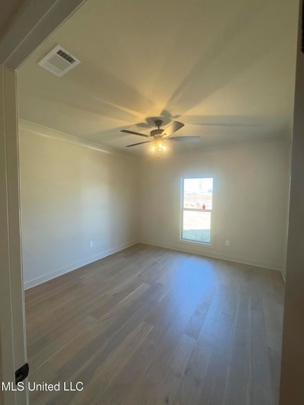 Building Photo - 107 Southern Oak Wy