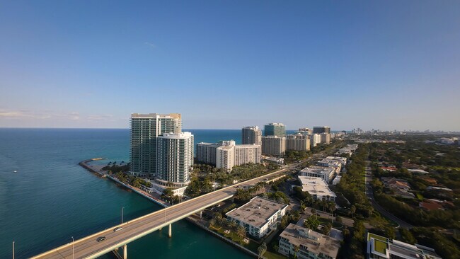 Building Photo - 18021 Biscayne Blvd