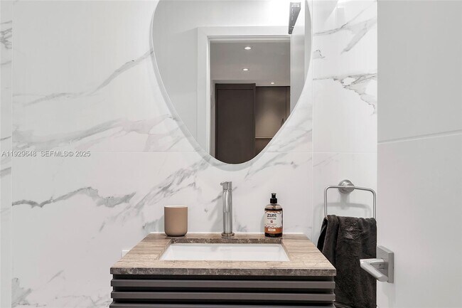 Building Photo - 325 Ocean Dr