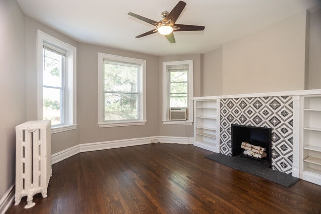 Building Photo - 2037 W Estes Ave