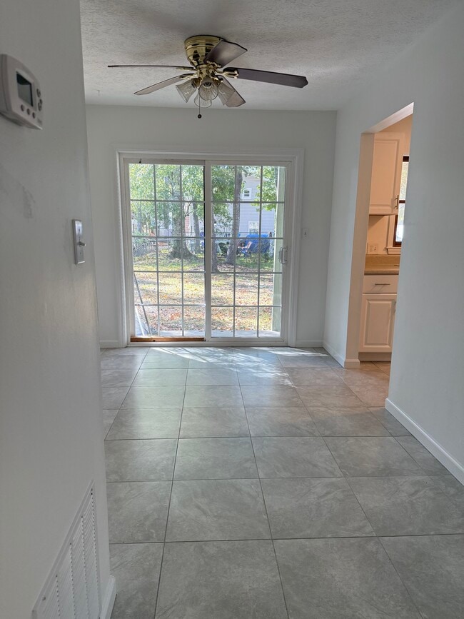 Building Photo - 727 6th Ave S