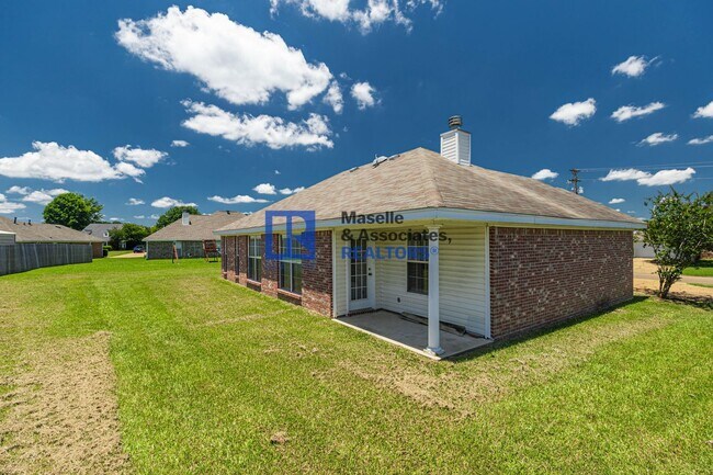 Building Photo - 3 Bed/2 Bath Home in Pearl
