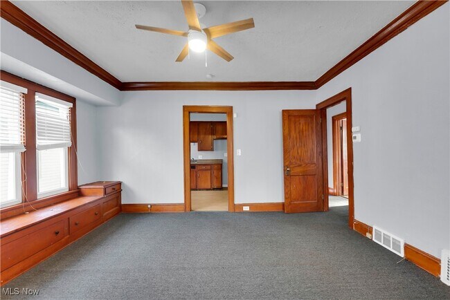 Building Photo - 917 Helmsdale Rd