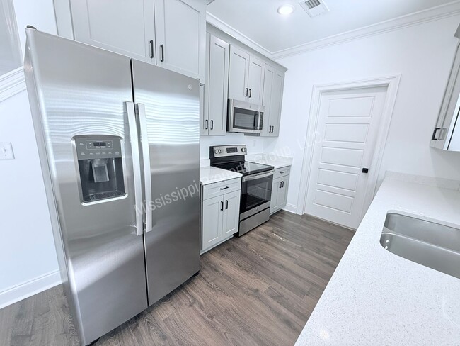 Building Photo - 4BR/4.5BA For Rent