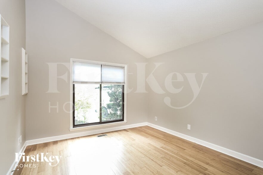 Building Photo - 104 Solway Ct