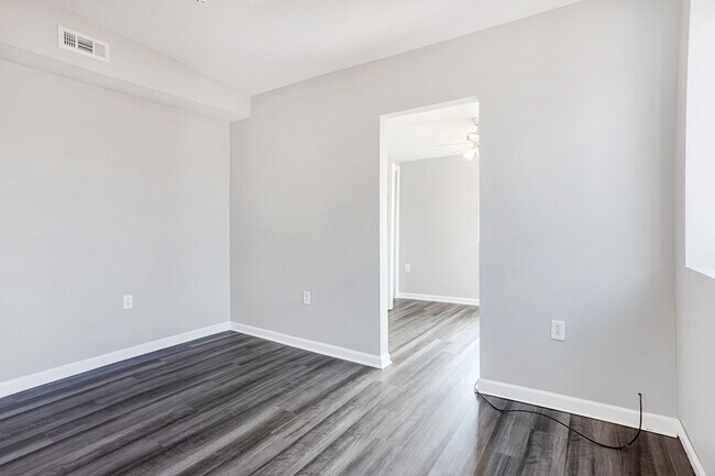 Building Photo - 121 Dilworth St