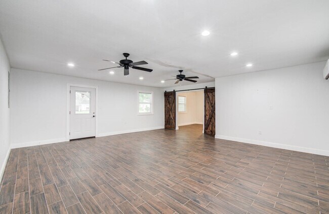 Building Photo - 536 Robert E Lee Dr