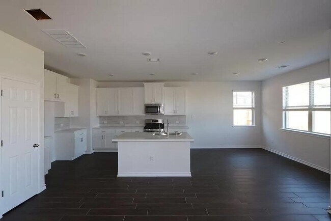Building Photo - 195 Longstraw Dr