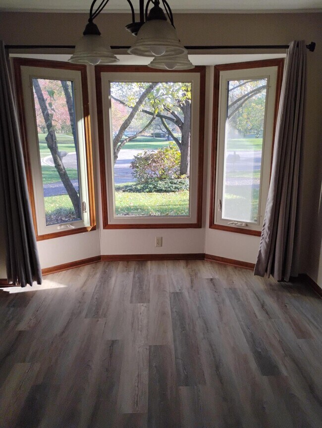 Building Photo - 339 Clover Ln