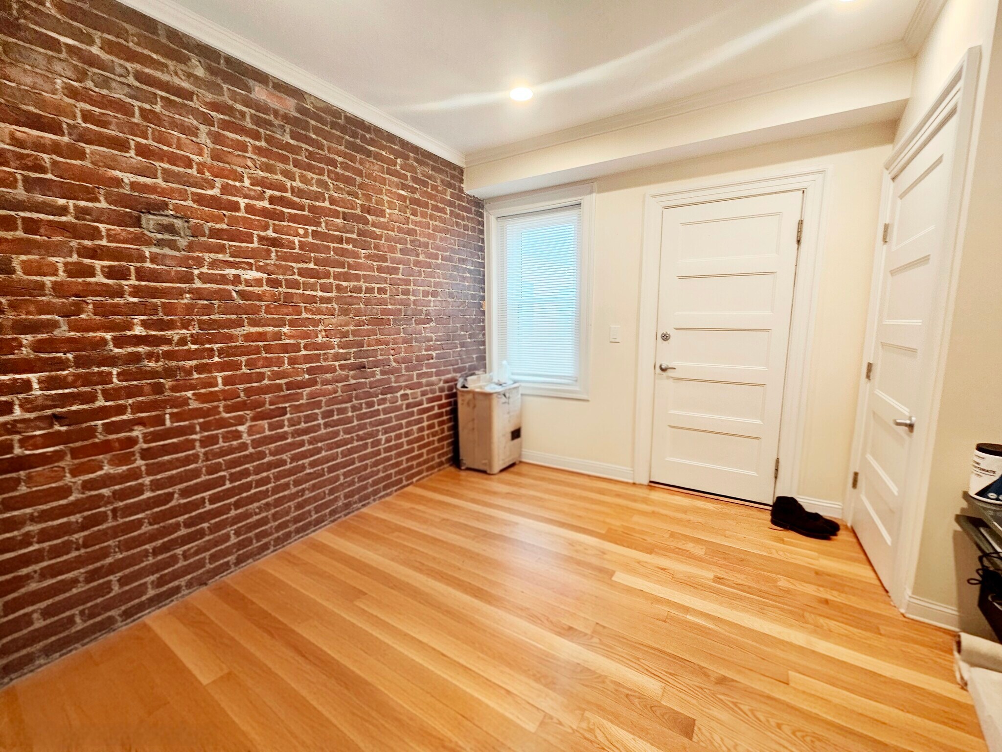 Building Photo - 1614 Beacon St