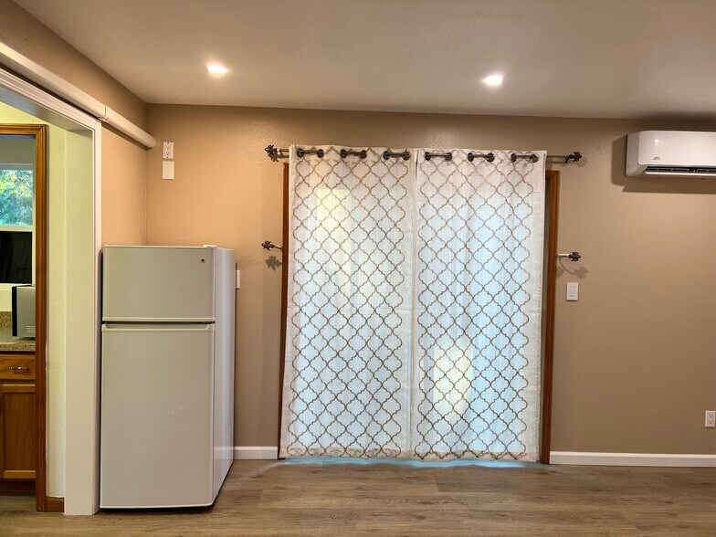 Building Photo - 1871 Peach Pl