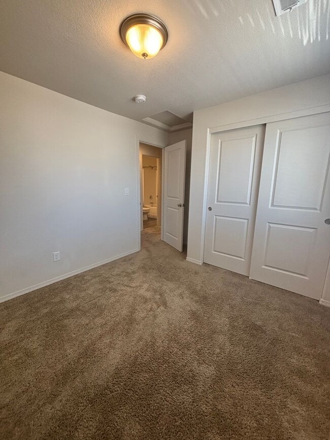 Building Photo - Eugene 3 Bed 2.5 Bath, 2 Story Single Fami...