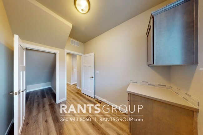 Building Photo - Steilacoom Ridge! Easy I5 Access!