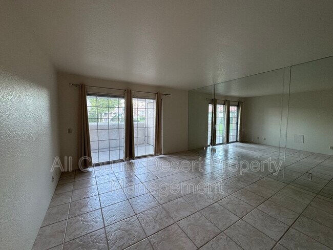 Building Photo - 2701 E Mesquite Ave