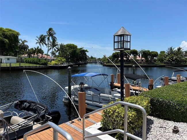 Building Photo - 130 Cypress Club Dr