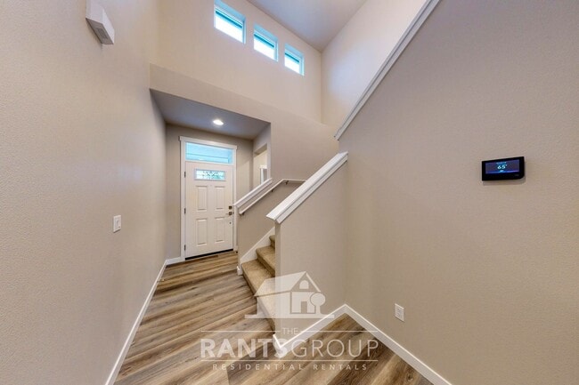 Building Photo - Easy freeway access! Newer subdivision!
