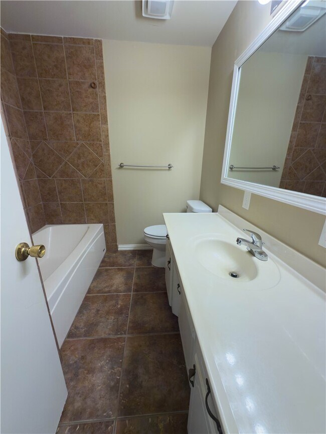 Building Photo - 806 N 30th St