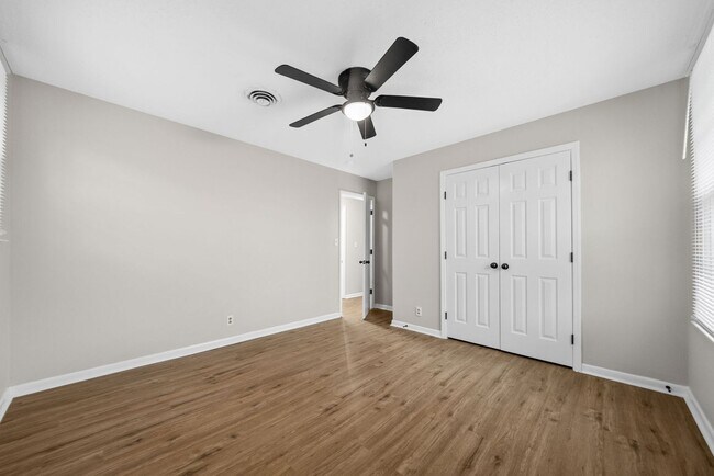 Building Photo - 125 Tandy Dr