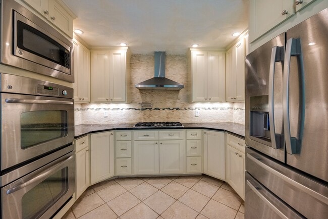 Building Photo - 2584 Piney Bark Dr
