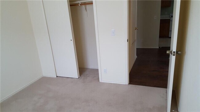 Building Photo - 525 Celery Loop