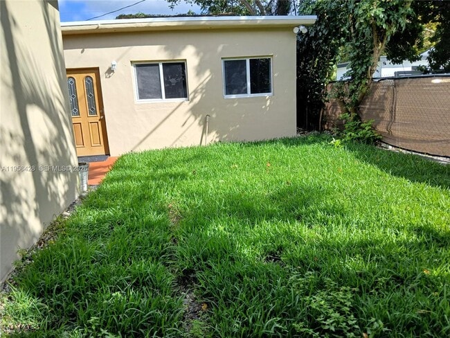 Building Photo - 510 NW 47th St