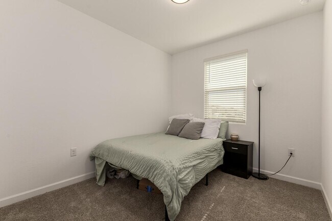 Building Photo - 1714 W Starfire Ave